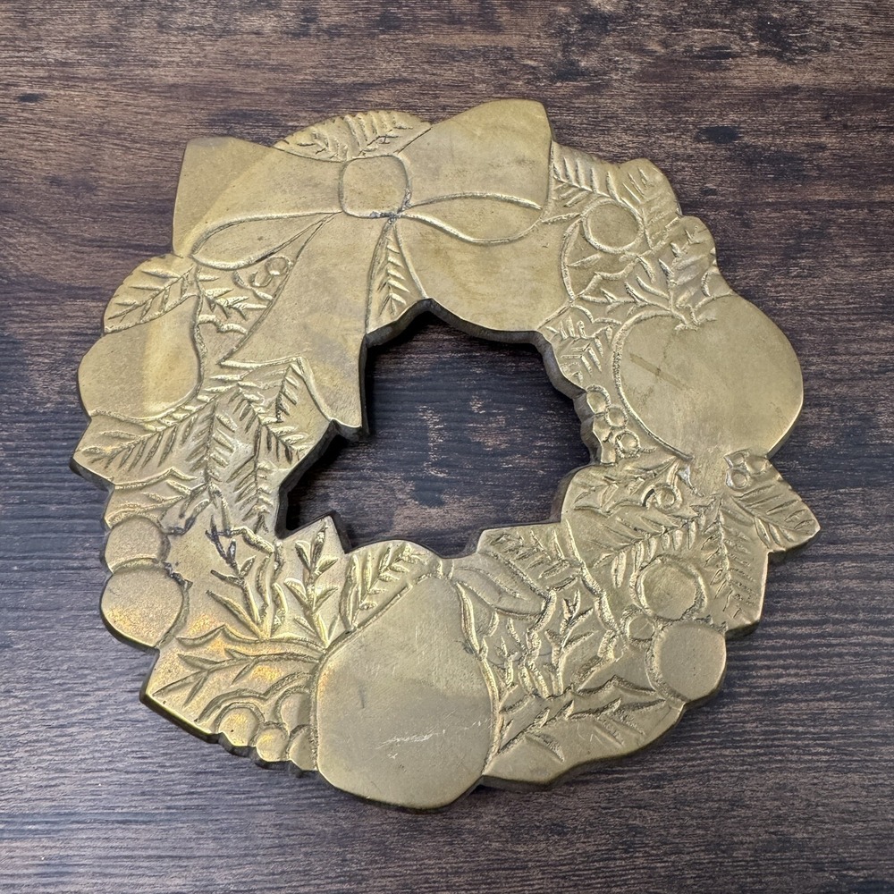 Brass Wreath Trivet  Pot Holder 7 Inch Christmas Holiday Vintage